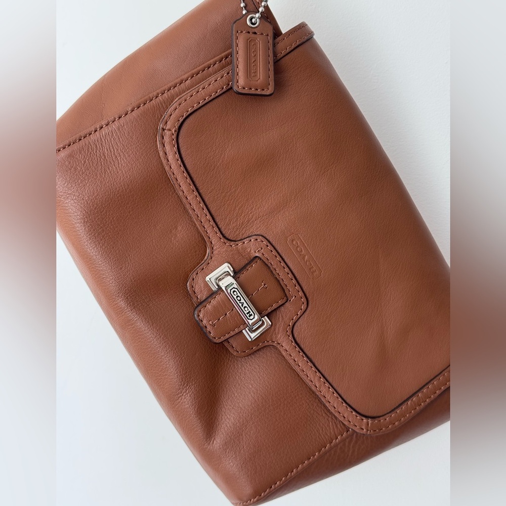 COACH LEATHER CLUTCH